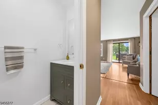 35 Chelsea Cir, Raritan Township, NJ 08822 - Photo 4