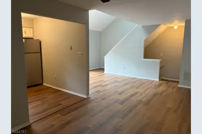 806 Yorkshire Dr, Raritan Township, NJ 08822 - Photo 6