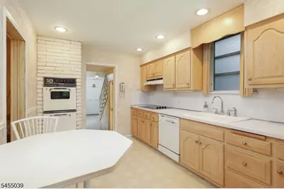 911 W Henry St, Linden, NJ 07036 - Photo 12