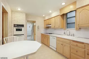 911 W Henry St, Linden, NJ 07036 - Photo 12
