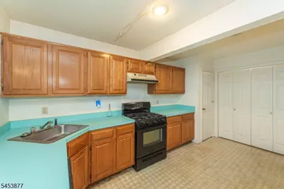 20 Collura Ln, Clifton, NJ 07012 - Photo 10