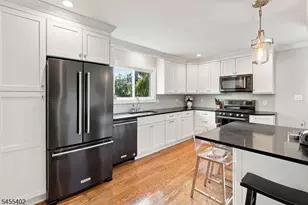 17 Ralph Pl, Morristown, NJ 07960 - Photo 8