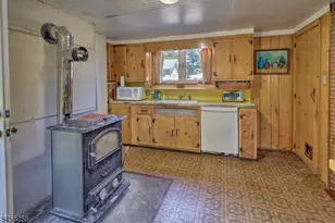 6 Bodine Ave, Peapack Gladstone Boro, NJ 07934 - Photo 12