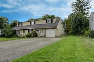 3 Village Rd, Pequannock Township, NJ 07444 - Photo 2
