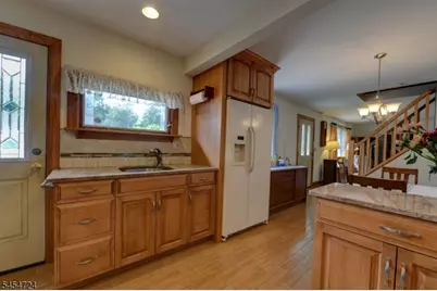 3 Village Rd, Pequannock Township, NJ 07444 - Photo 10