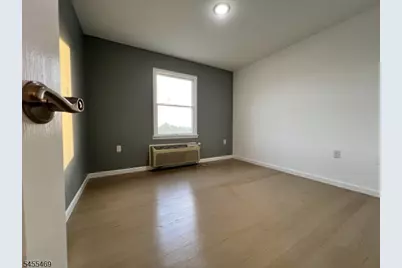 614 Fairview Ave, Fairview, NJ 07022 - Photo 6