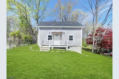 4 Emmans Rd, Roxbury Township, NJ 07852 - Photo 2