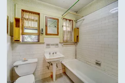 8 Whitman Ave, East Orange, NJ 07017 - Photo 18