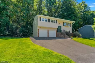 46 Deer Path Dr, Mount Olive, NJ 07836 - Photo 2