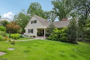 34 Forest Dr, Watchung, NJ 07069 - Photo 2