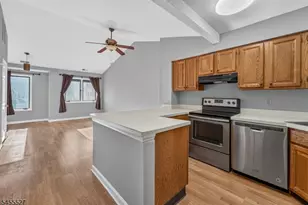 8 Augusta Dr, Clinton Township, NJ 08801 - Photo 12