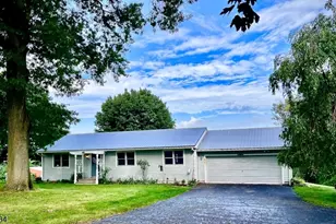 151 Petticoat Ln, Clinton Township, NJ 08833 - Photo 4