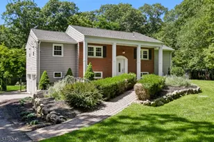 20 Hilltop Rd, Kinnelon, NJ 07405 - Photo 2