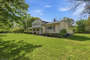 61 Queen Anne Dr, Bernards Township, NJ 07920 - Photo 4
