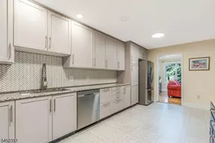 26 Maple Ct, Raritan Township, NJ 08822 - Photo 8
