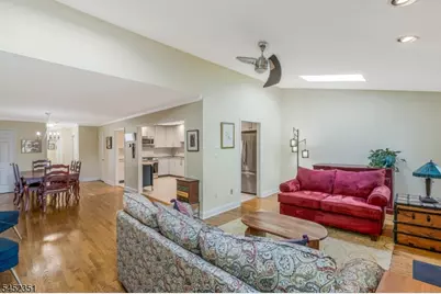 26 Maple Ct, Raritan Township, NJ 08822 - Photo 12