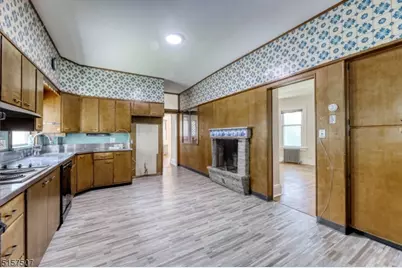 37 Livingston Ave, Roseland, NJ 07068 - Photo 10