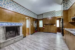 37 Livingston Ave, Roseland, NJ 07068 - Photo 12