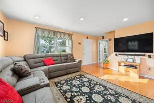 109 Maple Hill Rd, Clifton, NJ 07013 - Photo 4