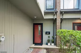 300 Pond Ct, Washington Township, NJ 07676 - Photo 4