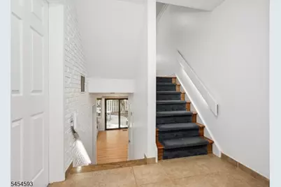 300 Pond Ct, Washington Township, NJ 07676 - Photo 6