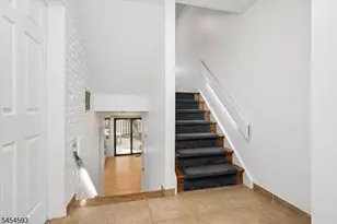 300 Pond Ct, Washington Township, NJ 07676 - Photo 6