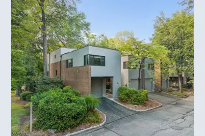 300 Pond Ct, Washington Township, NJ 07676 - Photo 2