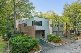 300 Pond Ct, Washington Township, NJ 07676 - Photo 2