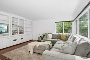 300 Pond Ct, Washington Township, NJ 07676 - Photo 8