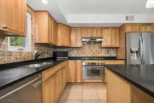 300 Pond Ct, Washington Township, NJ 07676 - Photo 14