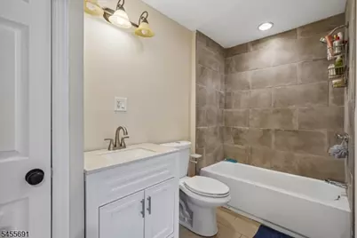 307 Boulevard Dr, Wayne, NJ 07470 - Photo 18