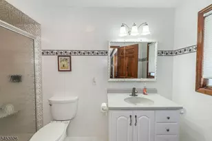 35 Van Winkle Ct, Woodland Park, NJ 07424 - Photo 8