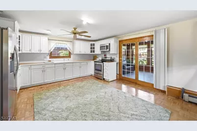 133 Sandra Dr, Parsippany, NJ 07054 - Photo 28