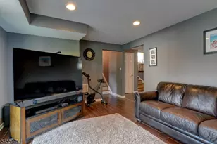 1 Evelyn Pl, Pequannock Township, NJ 07444 - Photo 18