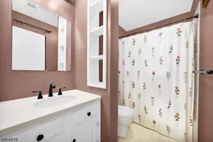 70 Sage Ct, Bedminster Township, NJ 07921 - Photo 10