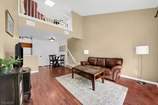 70 Sage Ct, Bedminster Township, NJ 07921 - Photo 2