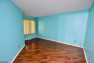 7 Pine Hollow Ct, Jefferson Township, NJ 07438 - Photo 10