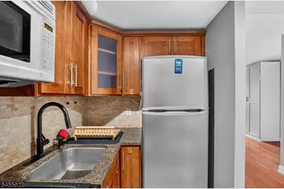 60 Parkway Dr #4JJ, East Orange, NJ 07017 - Photo 8