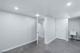 66 Halstead St, Newark, NJ 07106 - Photo 8