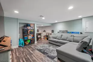 122 Maplewood Ave, Wayne, NJ 07470 - Photo 24