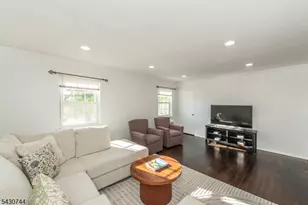 15 Wedgewood Dr, Verona, NJ 07044 - Photo 4