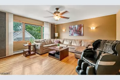 56 Hillcrest Ave, Woodland Park, NJ 07424 - Photo 4
