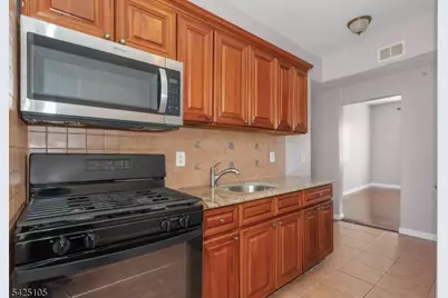 133 N Maple Ave #405, East Orange, NJ 07017 - Photo 8