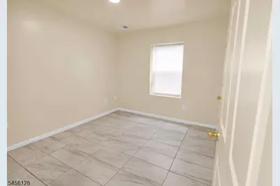 13 Lisa Ct #1, Newark, NJ 07112 - Photo 4