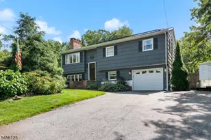 157 Mountain Cir, West Milford, NJ 07480 - Photo 2