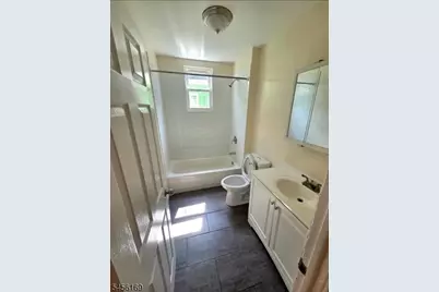 1035 Hunterdon St, Newark, NJ 07112 - Photo 4