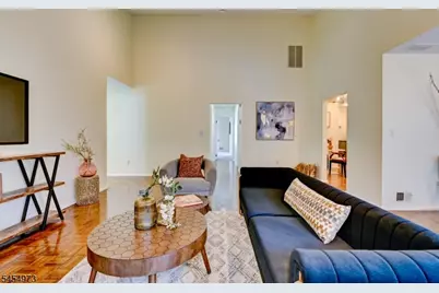 226 Crescenzi Ct, West Orange Township, NJ 07052 - Photo 4