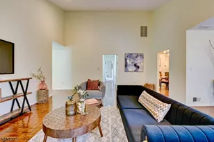 226 Crescenzi Ct, West Orange Township, NJ 07052 - Photo 4