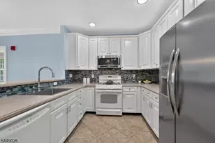 351 Victoria Dr, Bridgewater, NJ 08807 - Photo 4