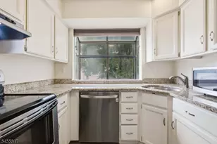 10 Stevens Ct, Bedminster Township, NJ 07921 - Photo 4